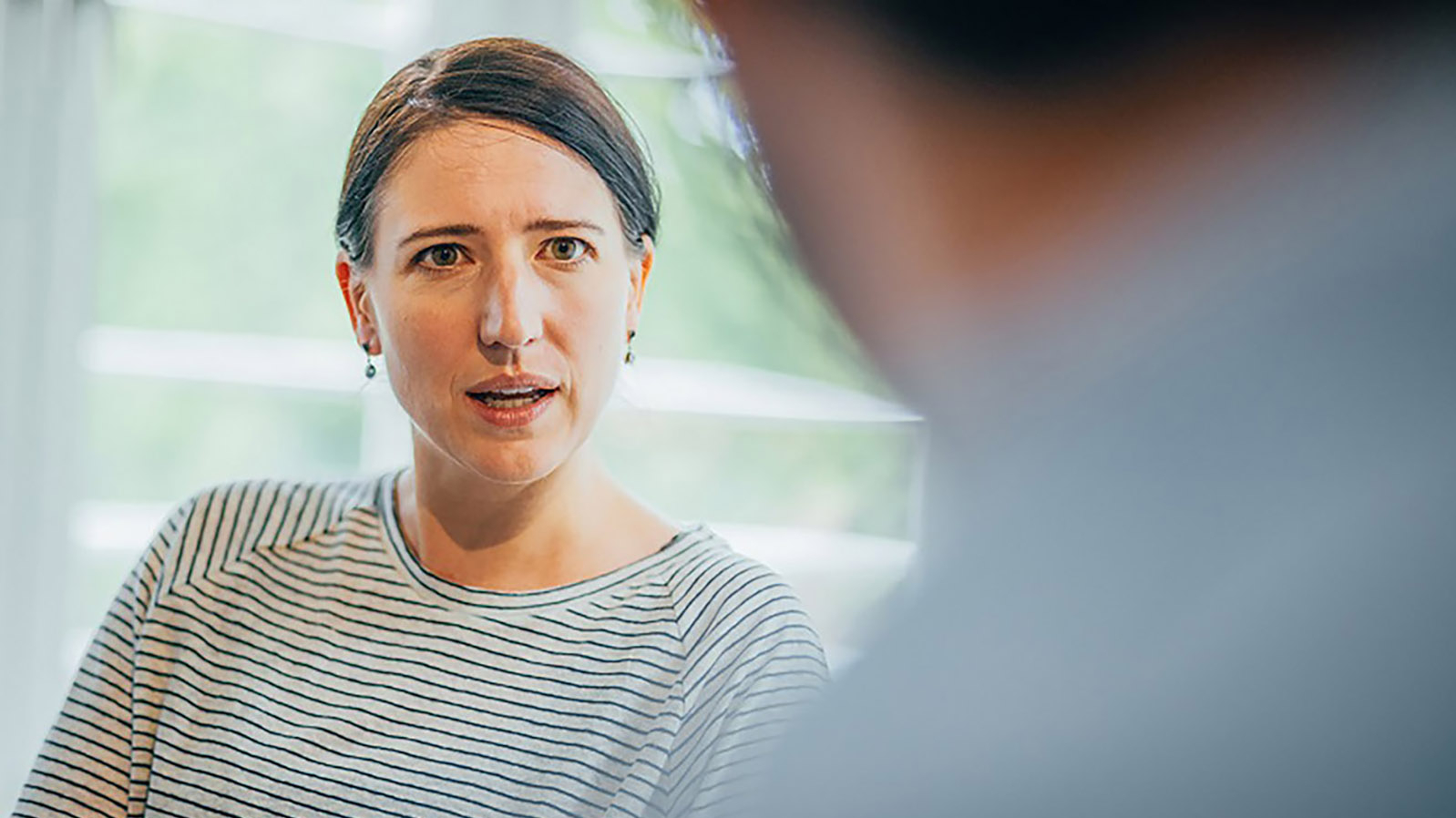 Gesprächssituation zwischen zwei Personen bei KIRINUS.