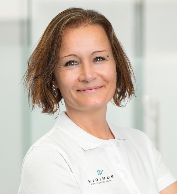 Portrait von Julia Thierbach.