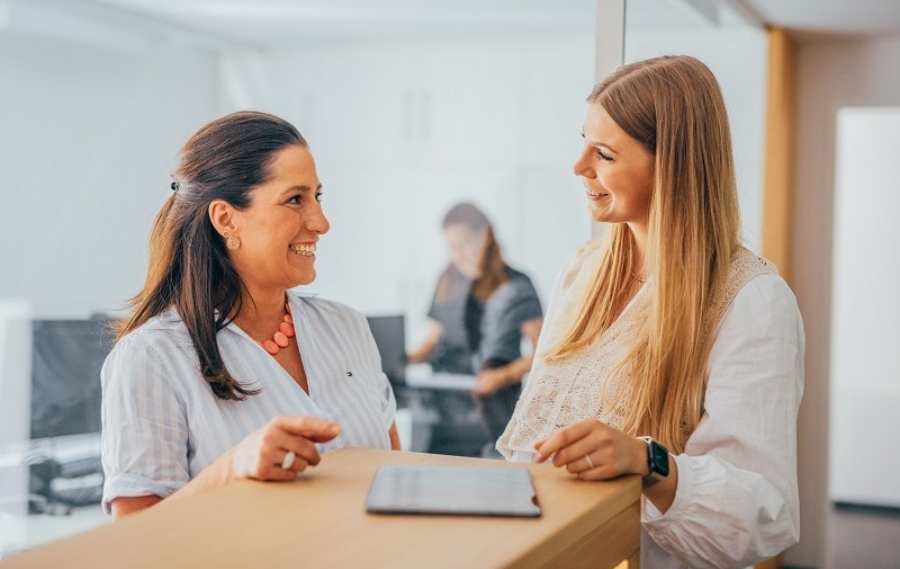 Anmeldung am Tresen bei KIRINUS