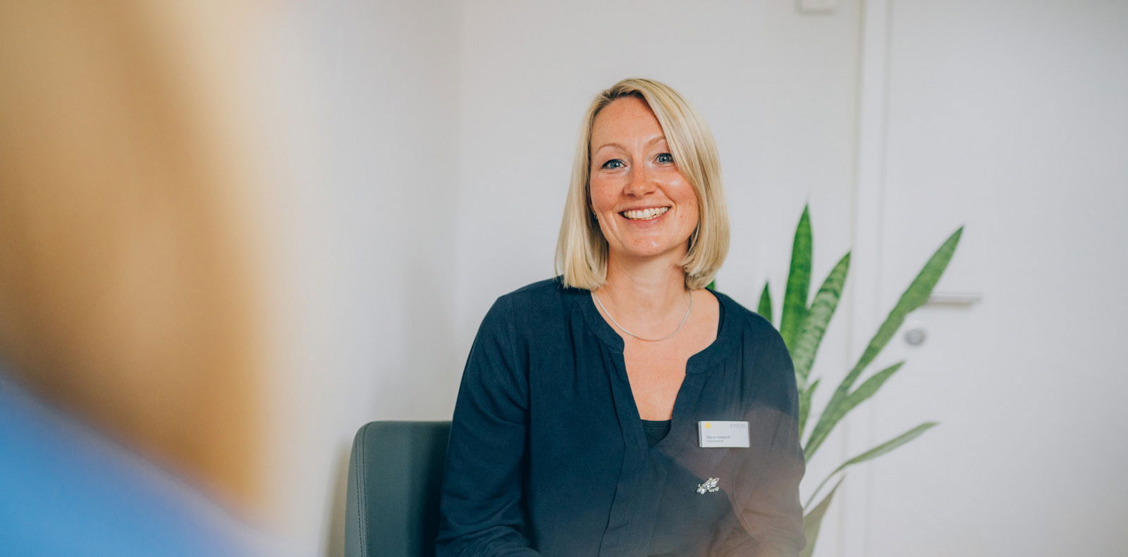 Gesprächssituation zwischen zwei Personen bei KIRINUS.