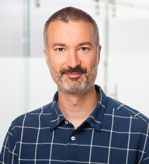 Portrait von Raphael Rehbach, Psychologischer Psychotherapeut.