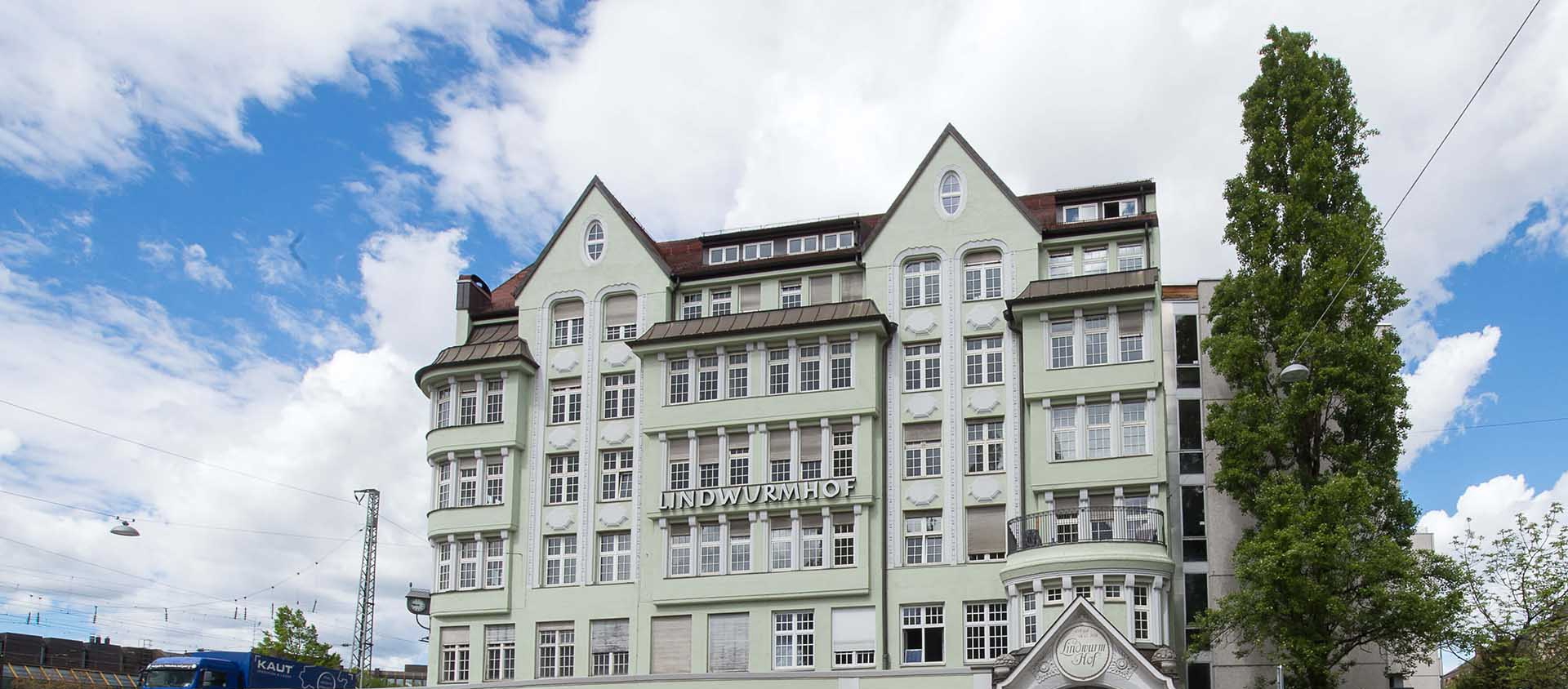 Außenansicht der KIRINUS Praxis Lindwurmhof