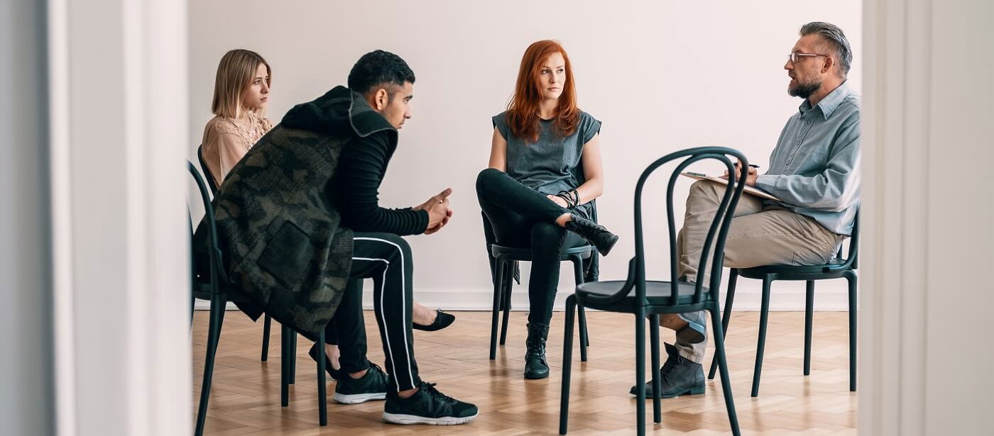 Vier Personen in der ADHS-Therapie für Erwachsene