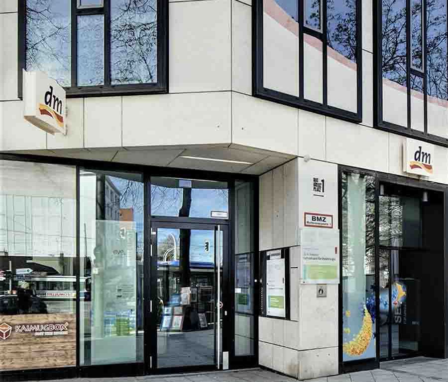 Außenansicht der KIRINUS Praxis Rotkreuzplatz