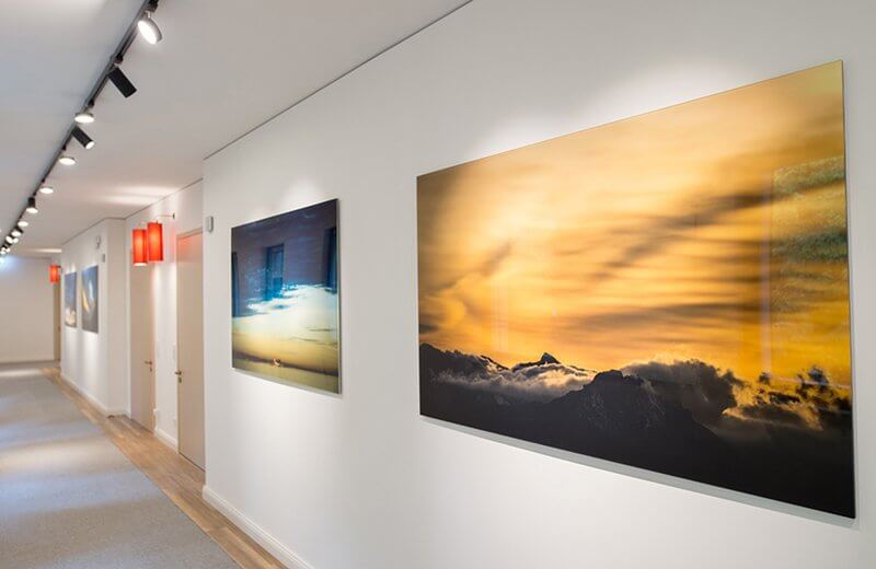 Kunst im Flur der KIRINUS Alpenpark Klinik