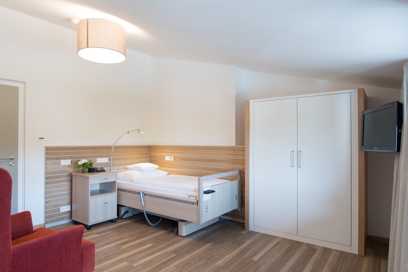 Patientenzimmer in der KIRINUS Alpenpark Klinik