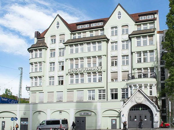 Außenansicht der KIRINUS Praxis Lindwurmhof