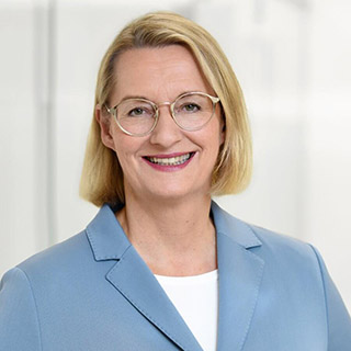 Porträt von Christine von Alm