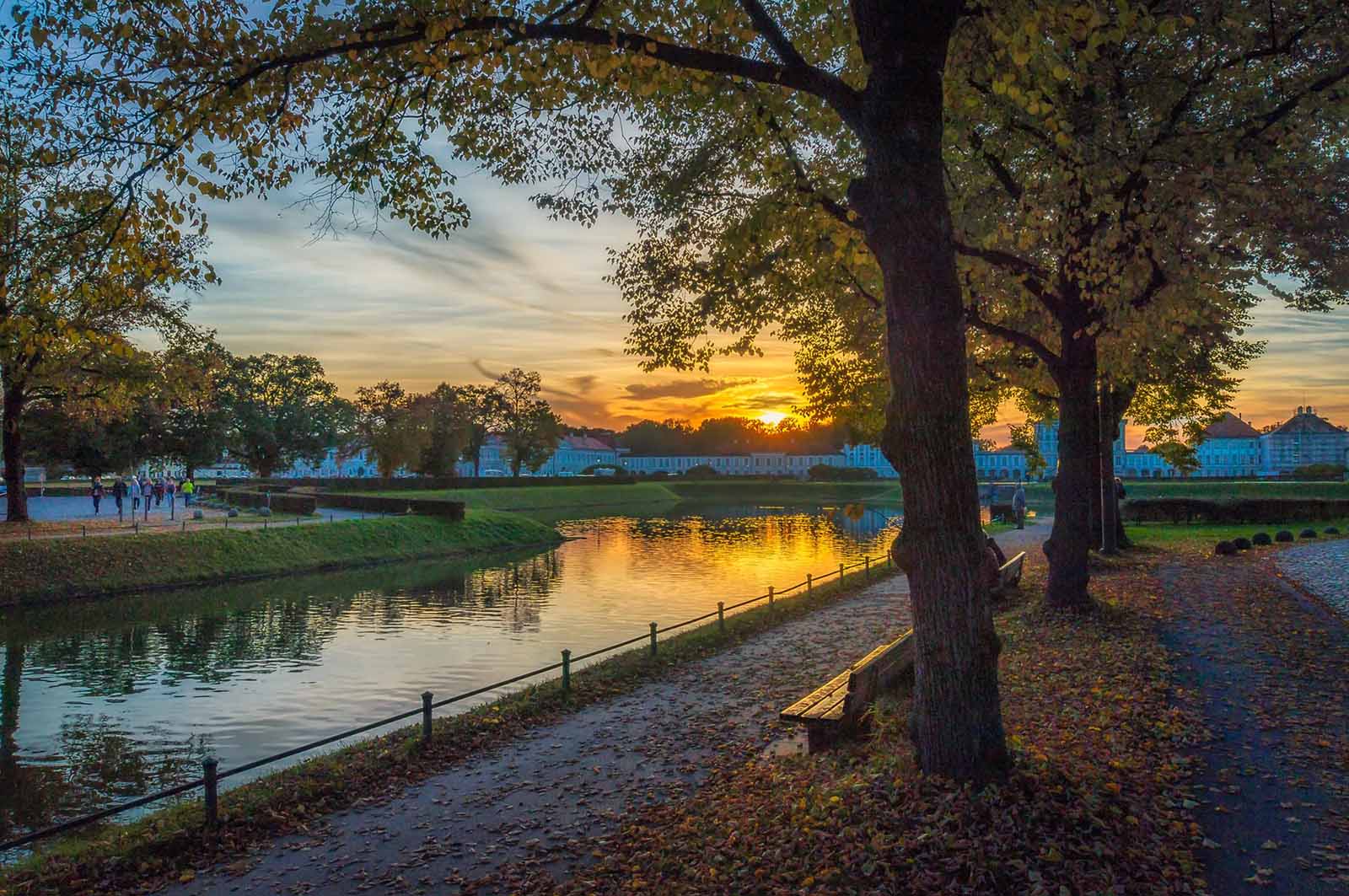 KIRINUS Tagesklinik Nymphenburg, Außenansicht eines historischen Gebäudes in München.