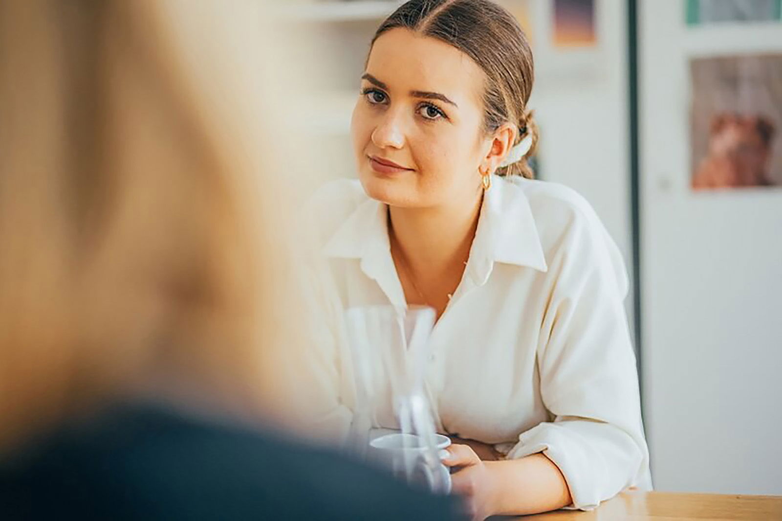 Gesprächssituation zwischen zwei Frauen