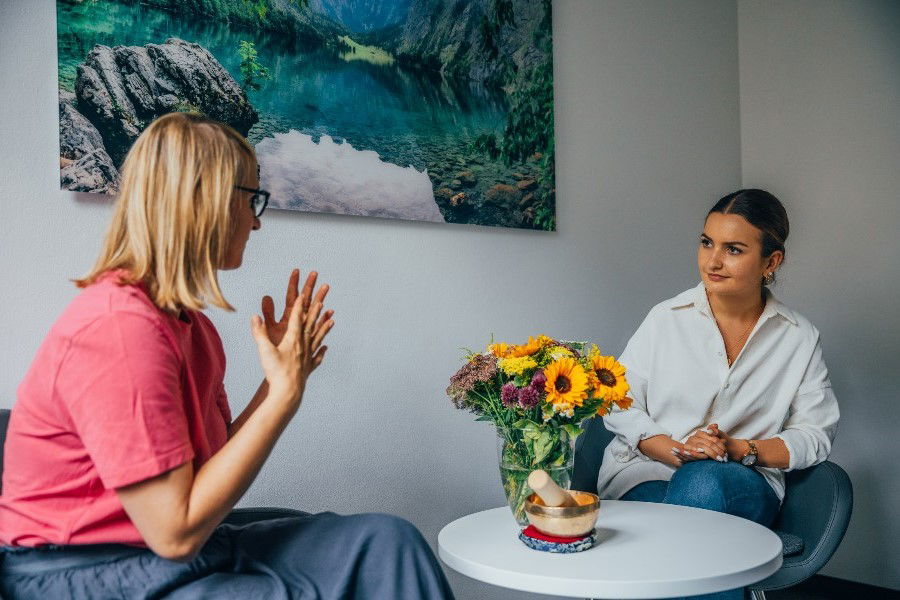 Gesprächssituation während der Psychotherapie bei KIRINUS.